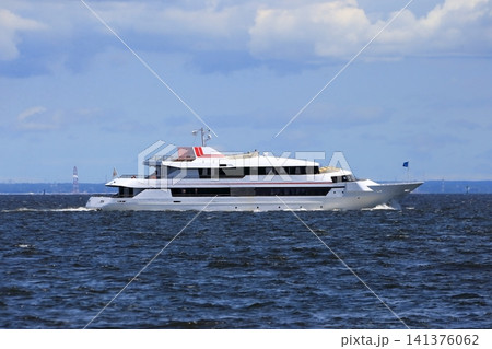 東京湾と貸切クルーザー 東京湾と貸切クルーザー 141376062