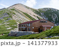 北アルプス薬師岳山荘と薬師岳方面 141377933