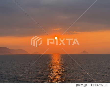 瀬戸内海の夕陽 141379208