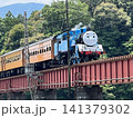鉄橋を渡る蒸気機関車1 141379302