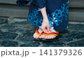 日本の夏・浴衣姿の女性の足元 141379326