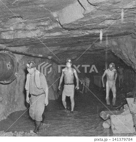 古写真 1951年 福岡県大牟田市 三井三池炭鉱の坑道 古写真 1951年 福岡県大牟田市 三井三池炭鉱の坑道 141379784
