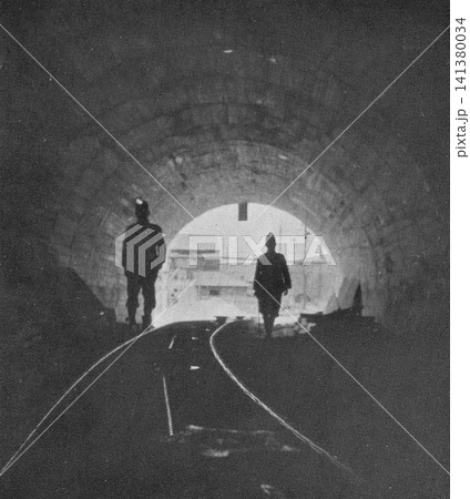 古写真 1951年 日本国内の炭鉱の坑道 古写真 1951年 日本国内の炭鉱の坑道 141380034