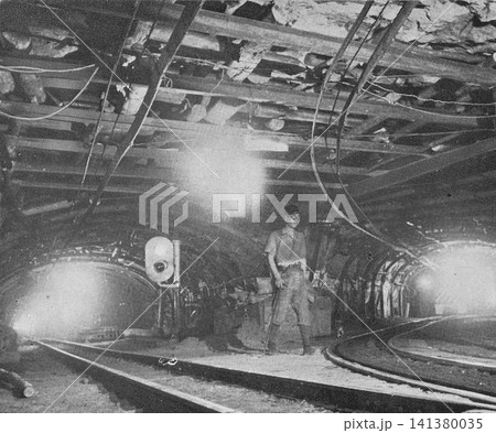 古写真　1951年　福岡県大牟田市　三井三池炭鉱の坑道 141380035