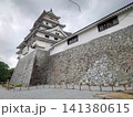 石垣の上から見た天守閣 141380615