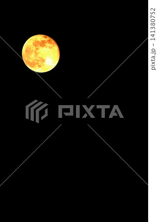 夜空に浮かぶ満月のスーパームーン 夜空に浮かぶ満月のスーパームーン 141380752