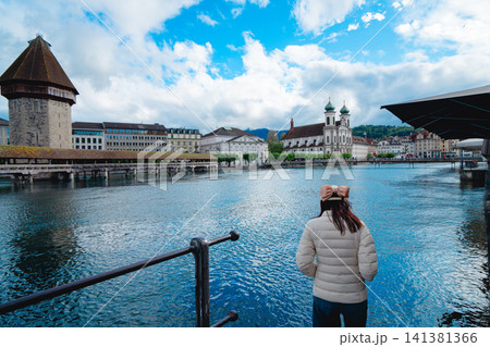 スイスのルツェルンの美しい湖 スイスのルツェルンの美しい湖 141381366