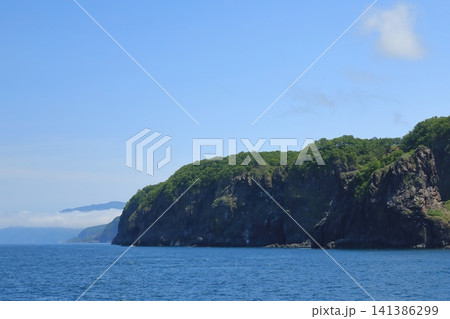 知床半島のプユニ岬の断崖の景色 知床半島のプユニ岬の断崖の景色 141386299