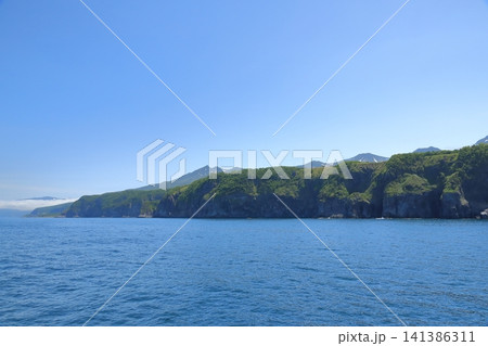 知床半島の海岸線の荒々しい風景 知床半島の海岸線の荒々しい風景 141386311