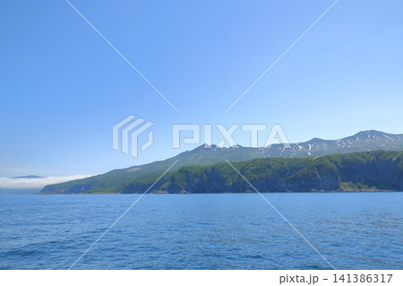 オホーツク海に突き出た知床半島の景色 オホーツク海に突き出た知床半島の景色 141386317