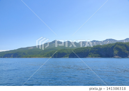 知床連山の山並みの雄大な風景 知床連山の山並みの雄大な風景 141386318