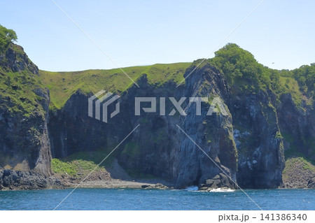 知床半島の乙女の涙と呼ばれるフレぺの滝の絶景 知床半島の乙女の涙と呼ばれるフレぺの滝の絶景 141386340