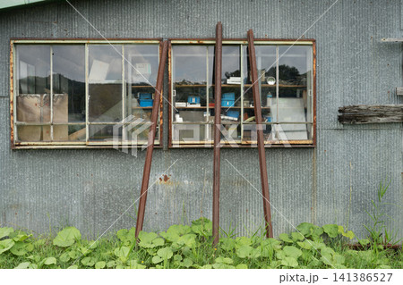 古い建物と窓 古い建物と窓 141386527
