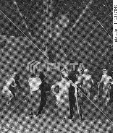 古写真　1951年　福岡県北九州市　筑豊炭田の石炭を積み出す夜の若松港 141387849