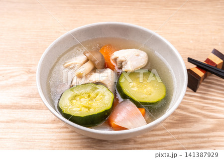 鶏むねとズッキーニのスープ 鶏むねとズッキーニのスープ 141387929