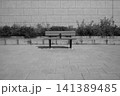 ひとりぼっちの、二人用ベンチ2 141389485