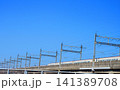 新幹線に電力を供給する架線柱と青空の風景 新幹線に電力を供給する架線柱と青空の風景 141389708