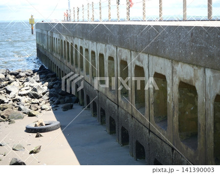 海に続く防波堤 海に続く防波堤 141390003
