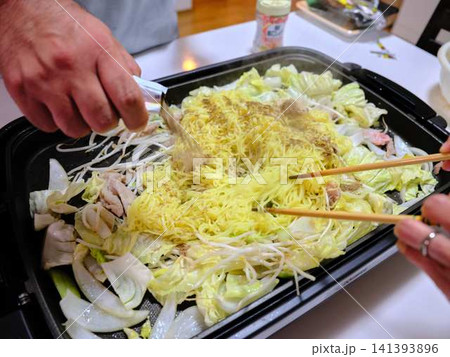 焼きそばの調理 屋台 焼きそばの調理 屋台 141393896