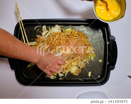 焼きそばの調理 屋台 焼きそばの調理 屋台 141393975