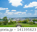 青空広がる住宅街 141395623