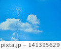 青空に浮かぶ水滴 141395629