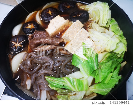 すき焼きはまず肉を焼く すき焼きはまず肉を焼く 141399441