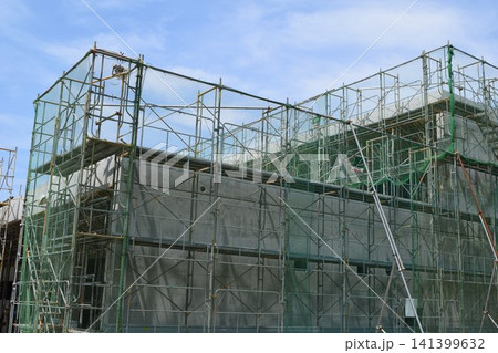 施工中の建設工事現場 141399632