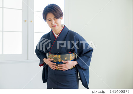 付下げを着た女性 和装 着物 訪問着 付下げを着た女性 和装 着物 訪問着 141400875