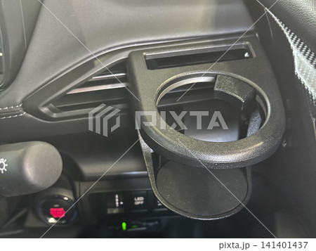 車のエアコン吹き出し口用ドリンクホルダー 141401437