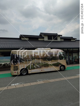 レトロなバスのデザイン 141401564