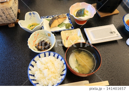 旅館の朝食 旅館の朝食 141401657