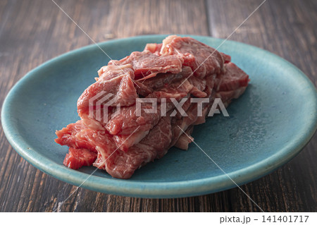 お皿の上の牛肉 肩ロース お皿の上の牛肉 肩ロース 141401717