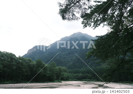 上高地梓川の風景 上高地梓川の風景 141402503