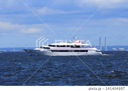 東京湾と貸切クルーザー 東京湾と貸切クルーザー 141404897