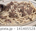 トリュフを添えた濃厚クリームソースパスタ 141405528