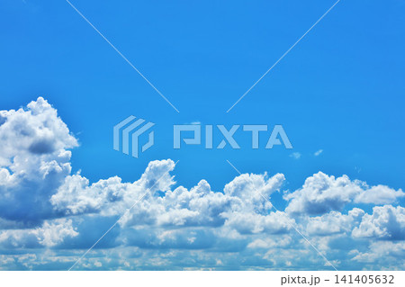 夏の青空と雲 夏の青空と雲 141405632