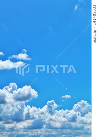 夏の青空と雲 夏の青空と雲 141405633