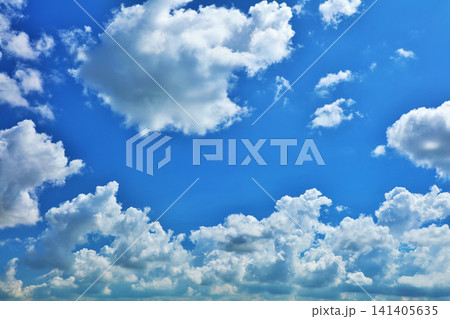 夏の青空と雲 夏の青空と雲 141405635