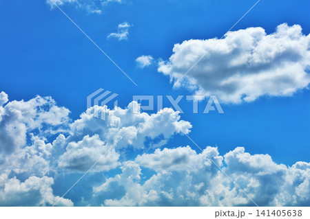 夏の青空と雲 夏の青空と雲 141405638
