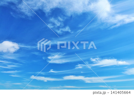秋の青空と雲 141405664