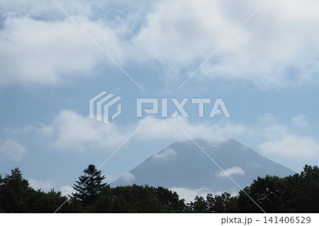 羊蹄山と青空と雲 羊蹄山と青空と雲 141406529