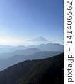 二ノ塔から見た幾重にも連なる山並みと富士山 141406562