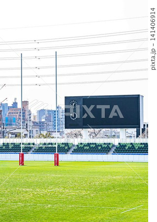 パロマ瑞穂ラグビー場ゴールと大型モニター 141406914