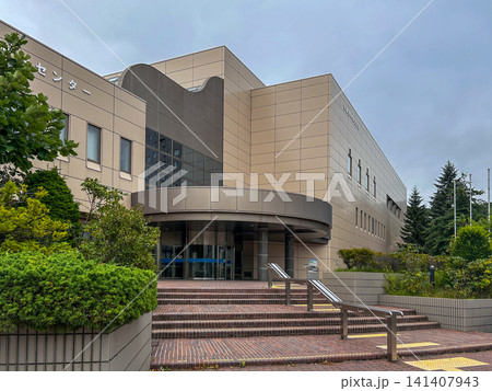 札幌市中央図書館 埋蔵文化財センター エントランス 札幌市中央区 曇り 札幌市中央図書館 埋蔵文化財センター エントランス 札幌市中央区 曇り 141407943