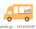 料理を提供するオレンジ色のフードトラック 141410287