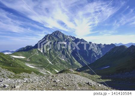 山登りのメッカ 夏の剣岳全景 山登りのメッカ 夏の剣岳全景 141410584