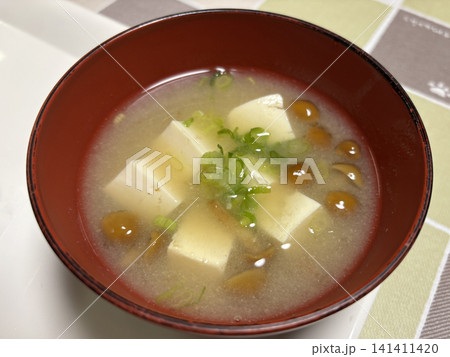 なめこと豆腐の味噌汁 141411420