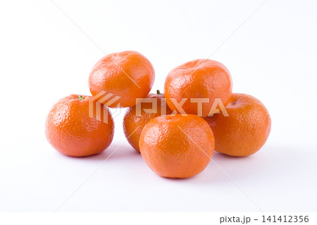 fresh mandarines isolated on white background. Oranges are arranged in rows. Placed on a white background. 141412356