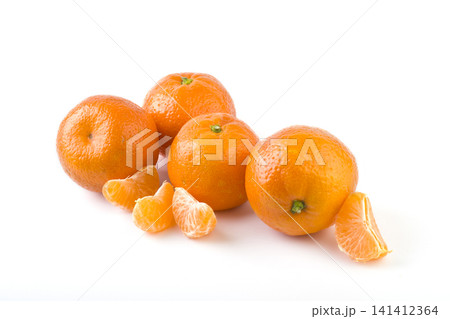 fresh mandarines isolated on white background. Oranges are arranged in rows. Placed on a white background. fresh mandarines isolated on white background. Oranges are arranged in rows. Placed on a white background. 141412364